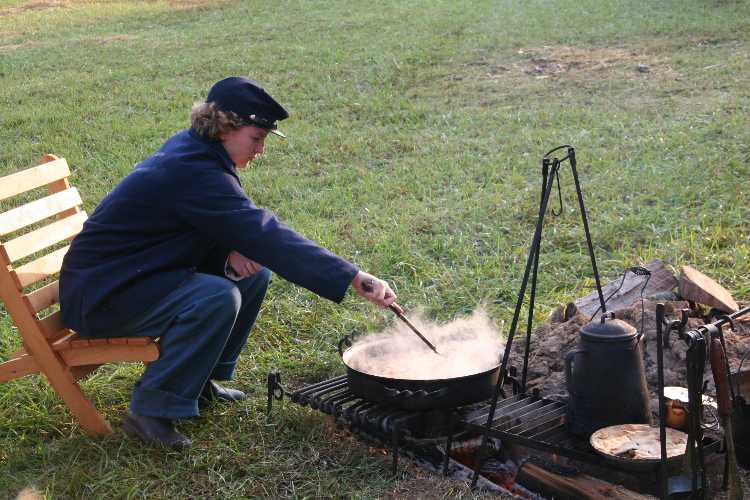 Company B - Trooper Moss cooks breakfast
